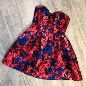 Floral mini dress!